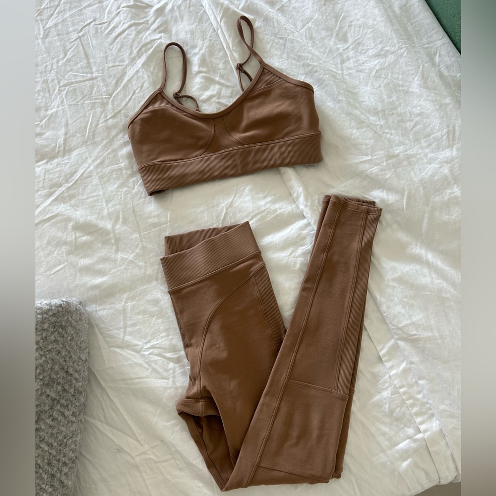 Alo Yoga Head Start Leggings NWT Toasted Almond